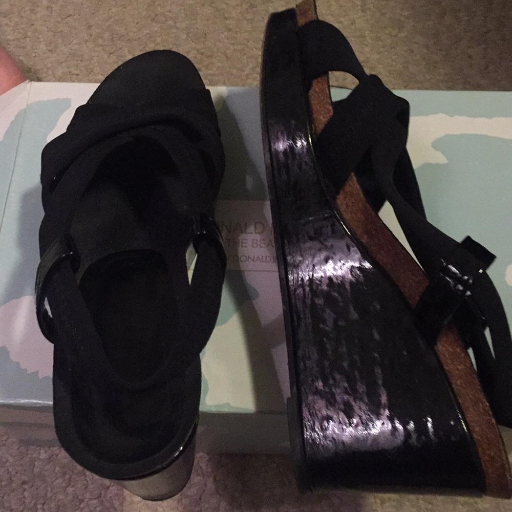 Donald Pliner Wedges